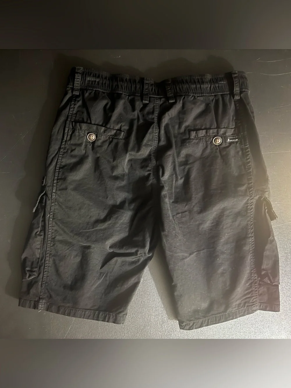 ZMYU-MEN Black Cargo Shorts with multiple pockets, Men’s Size 32. New with tags.